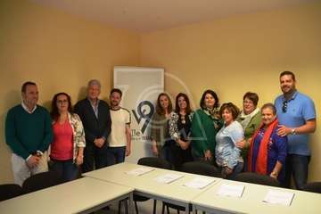 Reunión de los candidatos nacionalistas (NC) con la directiva del colectivo vecinal del Valle de los Nueve (Foto TA)